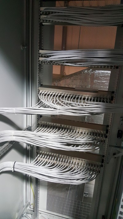 instalacje sieci komputerowych, instalacje światłowodowe, instalacje niskoprądowe, instalacje elektryczne, instalacje pneumatyczne, sieci strukturalne, sieci internetowe, szafy krosowe, diagnostyka sieci narzędziami pomiarowymi FLUKE