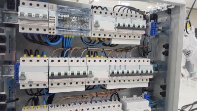 instalacje niskoprądowe, instalacje elektryczne, instalacje pneumatyczne, sieci bezprzewodowe, instalacje dedykowane, diagnostyka sieci narzędziami pomiarowymi FLUKE, sieci strukturalne, szafy krosowe, sieci Wi-Fi