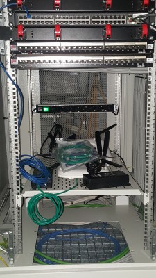 instalacje światłowodowe, instalacje sieci komputerowych, instalacje pneumatyczne, sieci Wi-Fi, sieci strukturalne, instalacje niskoprądowe, sieci internetowe, szafy krosowe, instalacje elektryczne